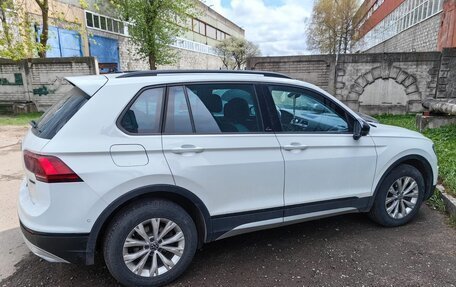 Volkswagen Tiguan II, 2019 год, 2 500 000 рублей, 3 фотография