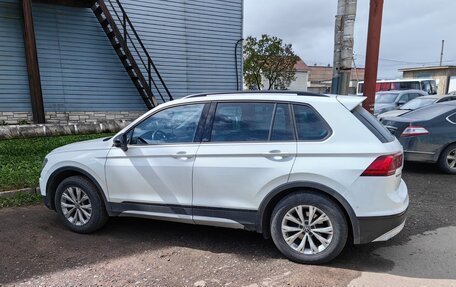Volkswagen Tiguan II, 2019 год, 2 500 000 рублей, 4 фотография