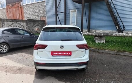 Volkswagen Tiguan II, 2019 год, 2 500 000 рублей, 5 фотография