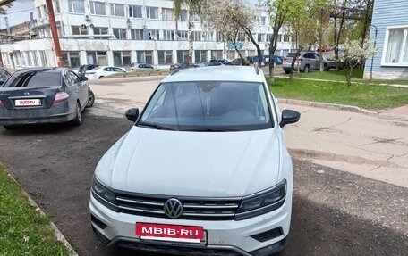 Volkswagen Tiguan II, 2019 год, 2 500 000 рублей, 2 фотография