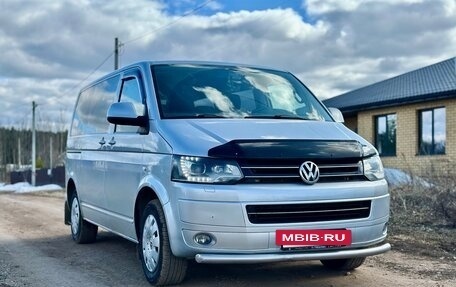 Volkswagen Caravelle T5, 2012 год, 2 150 000 рублей, 2 фотография