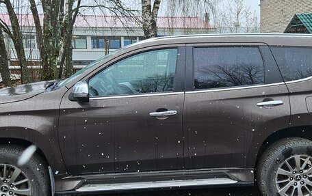 Mitsubishi Pajero Sport III рестайлинг, 2017 год, 2 490 000 рублей, 4 фотография