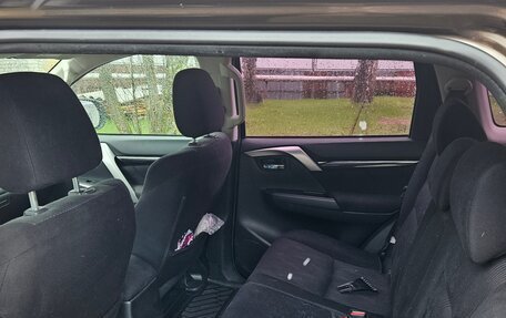 Mitsubishi Pajero Sport III рестайлинг, 2017 год, 2 490 000 рублей, 8 фотография
