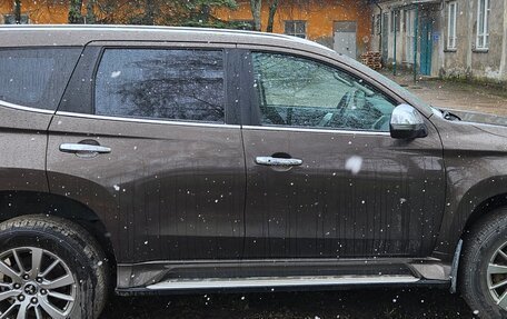 Mitsubishi Pajero Sport III рестайлинг, 2017 год, 2 490 000 рублей, 3 фотография