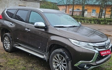Mitsubishi Pajero Sport III рестайлинг, 2017 год, 2 490 000 рублей, 2 фотография