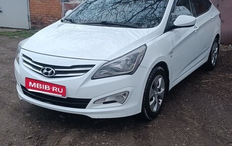 Hyundai Solaris II рестайлинг, 2015 год, 779 900 рублей, 2 фотография