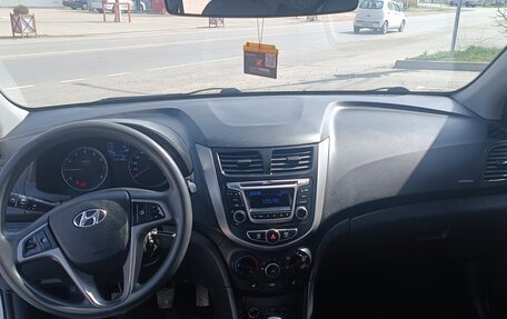Hyundai Solaris II рестайлинг, 2015 год, 779 900 рублей, 5 фотография