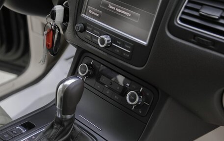 Volkswagen Touareg III, 2012 год, 2 049 000 рублей, 12 фотография