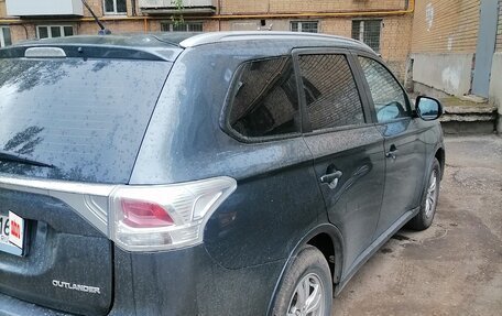 Mitsubishi Outlander III рестайлинг 3, 2014 год, 1 365 000 рублей, 7 фотография