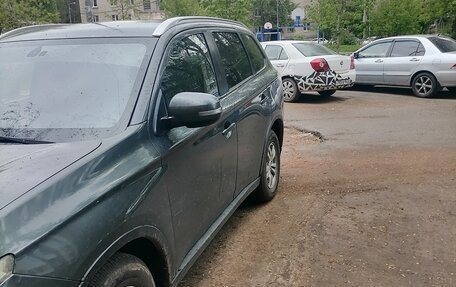 Mitsubishi Outlander III рестайлинг 3, 2014 год, 1 365 000 рублей, 2 фотография