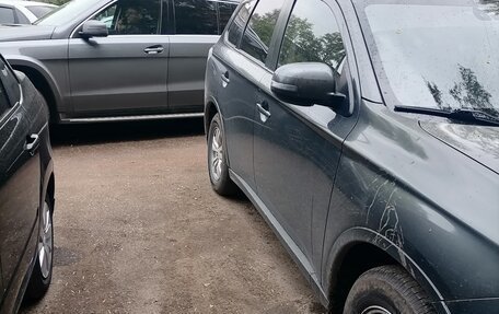 Mitsubishi Outlander III рестайлинг 3, 2014 год, 1 365 000 рублей, 3 фотография