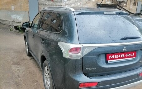 Mitsubishi Outlander III рестайлинг 3, 2014 год, 1 365 000 рублей, 6 фотография
