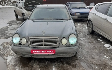 Mercedes-Benz E-Класс, 1996 год, 415 000 рублей, 3 фотография