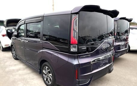 Honda Stepwgn IV, 2017 год, 1 810 000 рублей, 4 фотография