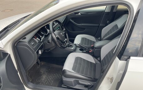 Volkswagen Jetta VI, 2015 год, 1 000 000 рублей, 7 фотография