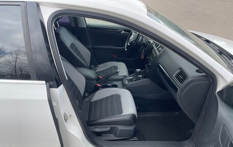 Volkswagen Jetta VI, 2015 год, 1 000 000 рублей, 12 фотография