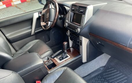 Toyota Land Cruiser Prado 150 рестайлинг 2, 2011 год, 2 760 000 рублей, 21 фотография