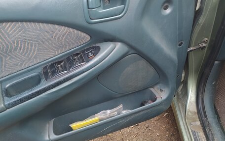 Toyota Avensis III рестайлинг, 1998 год, 350 000 рублей, 3 фотография