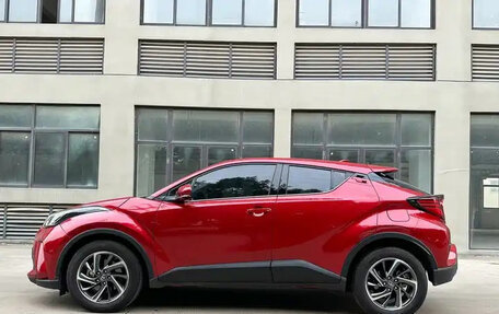 Toyota C-HR I рестайлинг, 2022 год, 1 700 000 рублей, 4 фотография