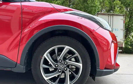 Toyota C-HR I рестайлинг, 2022 год, 1 700 000 рублей, 8 фотография