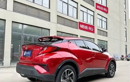 Toyota C-HR I рестайлинг, 2022 год, 1 700 000 рублей, 6 фотография