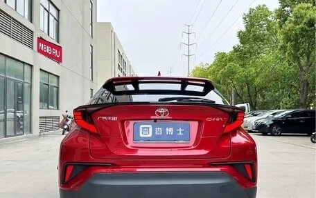Toyota C-HR I рестайлинг, 2022 год, 1 700 000 рублей, 7 фотография