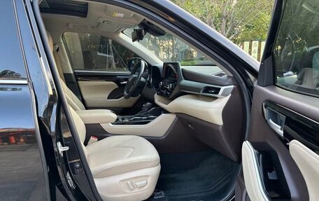 Toyota Highlander, 2022 год, 3 050 000 рублей, 13 фотография