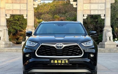 Toyota Highlander, 2022 год, 3 050 000 рублей, 3 фотография