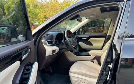 Toyota Highlander, 2022 год, 3 050 000 рублей, 12 фотография