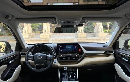Toyota Highlander, 2022 год, 3 050 000 рублей, 11 фотография