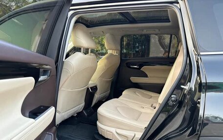 Toyota Highlander, 2022 год, 3 050 000 рублей, 14 фотография