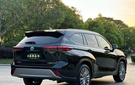 Toyota Highlander, 2022 год, 3 050 000 рублей, 5 фотография