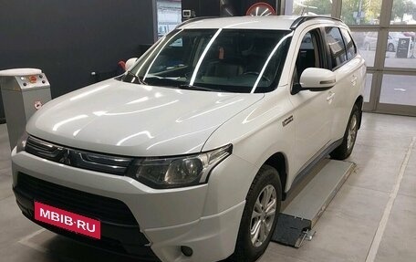 Mitsubishi Outlander III рестайлинг 3, 2013 год, 1 347 000 рублей, 1 фотография