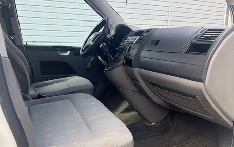 Volkswagen Transporter T5 рестайлинг, 2005 год, 1 050 000 рублей, 13 фотография