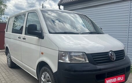 Volkswagen Transporter T5 рестайлинг, 2005 год, 1 050 000 рублей, 2 фотография