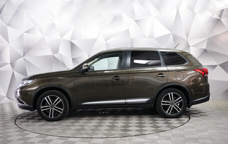 Mitsubishi Outlander III рестайлинг 3, 2016 год, 1 800 000 рублей, 2 фотография