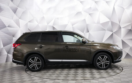 Mitsubishi Outlander III рестайлинг 3, 2016 год, 1 800 000 рублей, 6 фотография