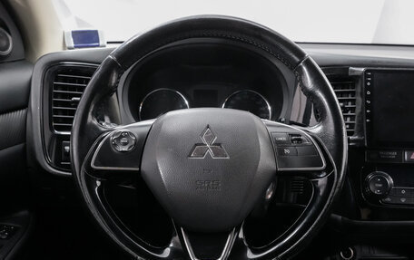 Mitsubishi Outlander III рестайлинг 3, 2016 год, 1 800 000 рублей, 12 фотография