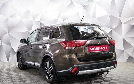Mitsubishi Outlander III рестайлинг 3, 2016 год, 1 800 000 рублей, 3 фотография
