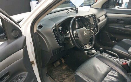Mitsubishi Outlander III рестайлинг 3, 2013 год, 1 347 000 рублей, 5 фотография