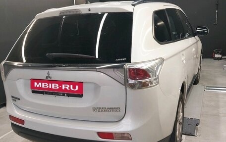 Mitsubishi Outlander III рестайлинг 3, 2013 год, 1 347 000 рублей, 4 фотография