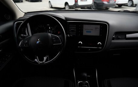 Mitsubishi Outlander III рестайлинг 3, 2020 год, 2 598 000 рублей, 10 фотография