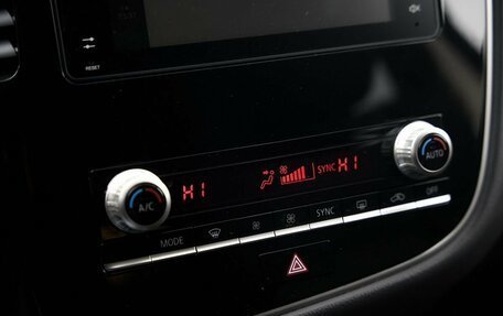 Mitsubishi Outlander III рестайлинг 3, 2020 год, 2 598 000 рублей, 14 фотография