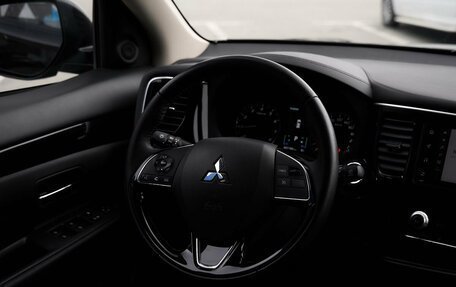Mitsubishi Outlander III рестайлинг 3, 2020 год, 2 598 000 рублей, 21 фотография