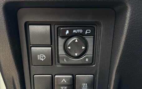 Toyota Land Cruiser Prado 150 рестайлинг 2, 2018 год, 5 699 999 рублей, 18 фотография