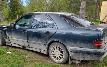 Mercedes-Benz E-Класс, 2001 год, 425 000 рублей, 3 фотография