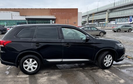 Mitsubishi Outlander III рестайлинг 3, 2018 год, 2 100 000 рублей, 5 фотография
