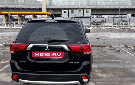 Mitsubishi Outlander III рестайлинг 3, 2018 год, 2 100 000 рублей, 8 фотография