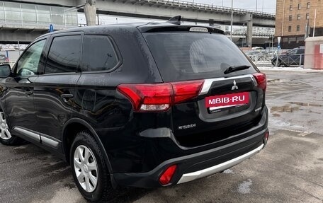 Mitsubishi Outlander III рестайлинг 3, 2018 год, 2 100 000 рублей, 11 фотография