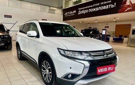 Mitsubishi Outlander III рестайлинг 3, 2018 год, 1 749 000 рублей, 3 фотография